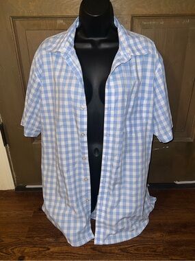 Van Heusen Classic Fit Light Blue and White Button Up Short Sleeve Shirt Size L